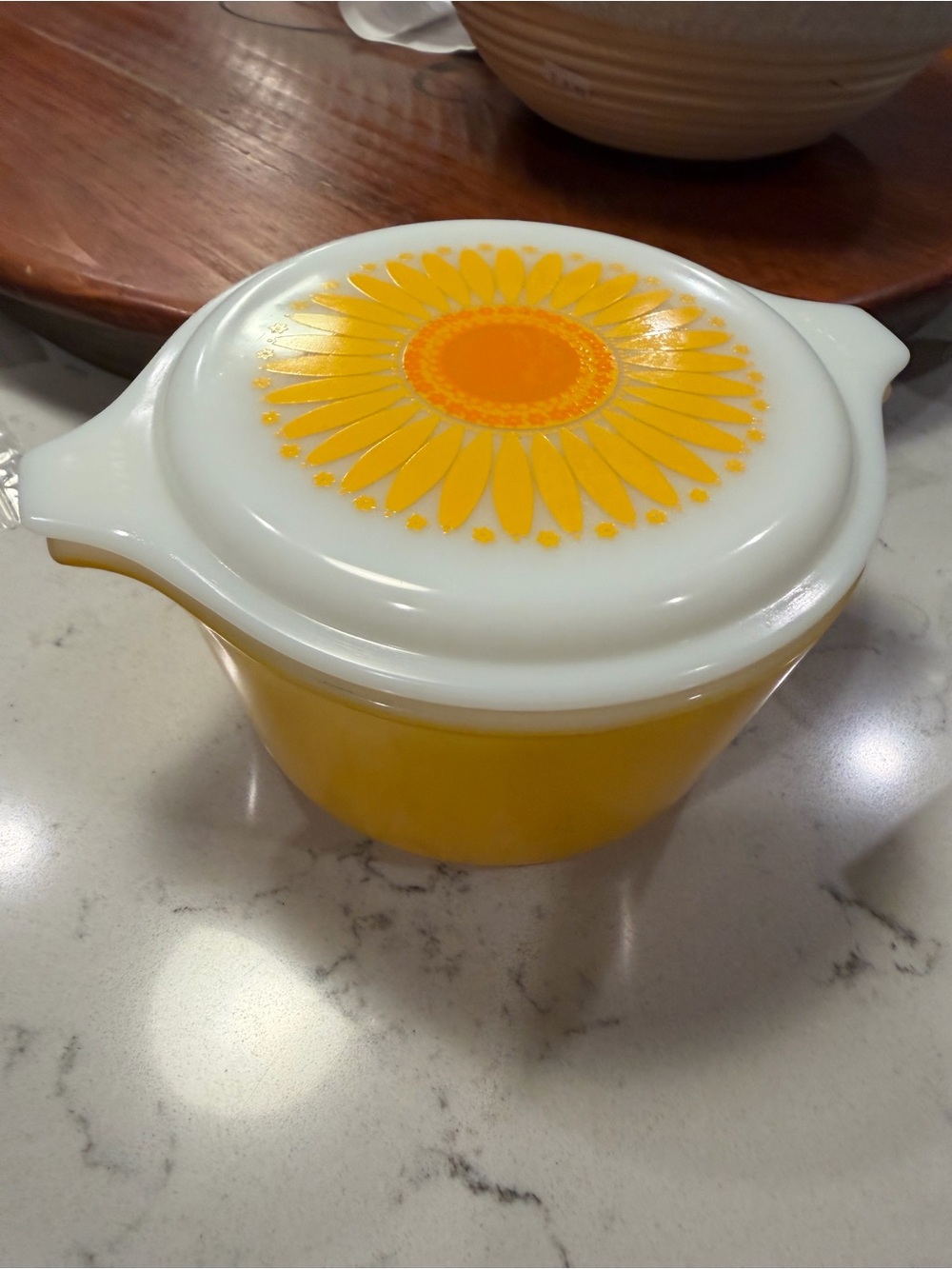 Pyrex Vintage Yellow Sunflower Covered Casserole Dish 1 quart